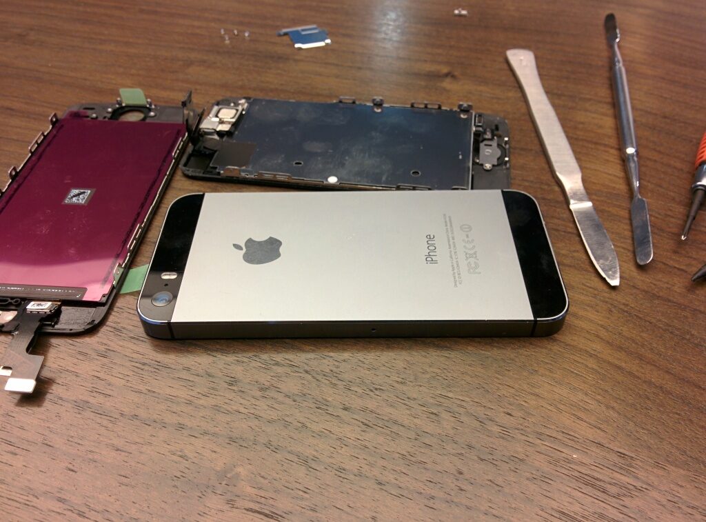 замена стекла iphone 5s в Москве с выездом