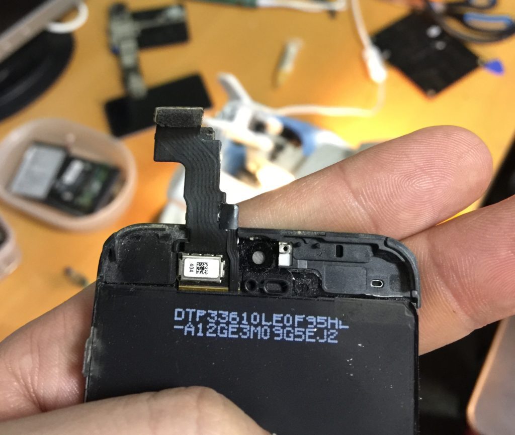 Извлечение переднего шлейфа и динамика из Iphone 5S