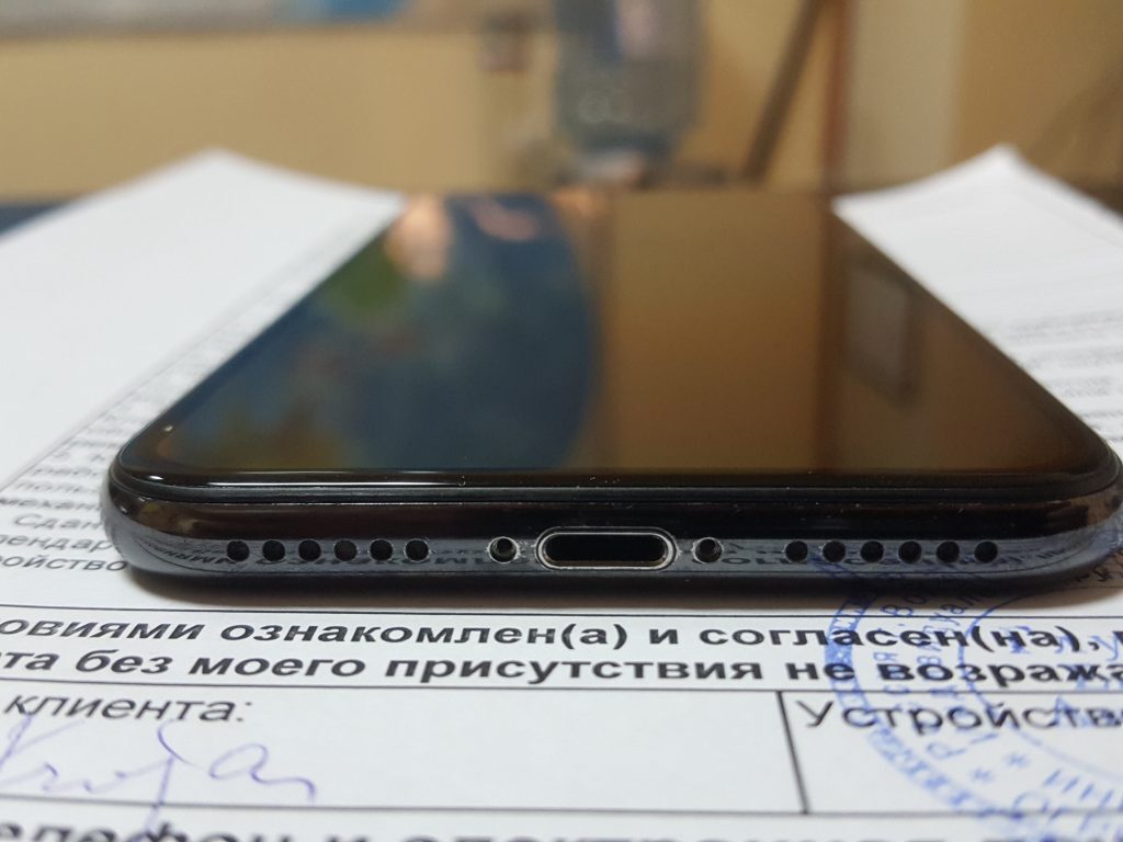 Рамка дисплея iPhone X после установки модуля