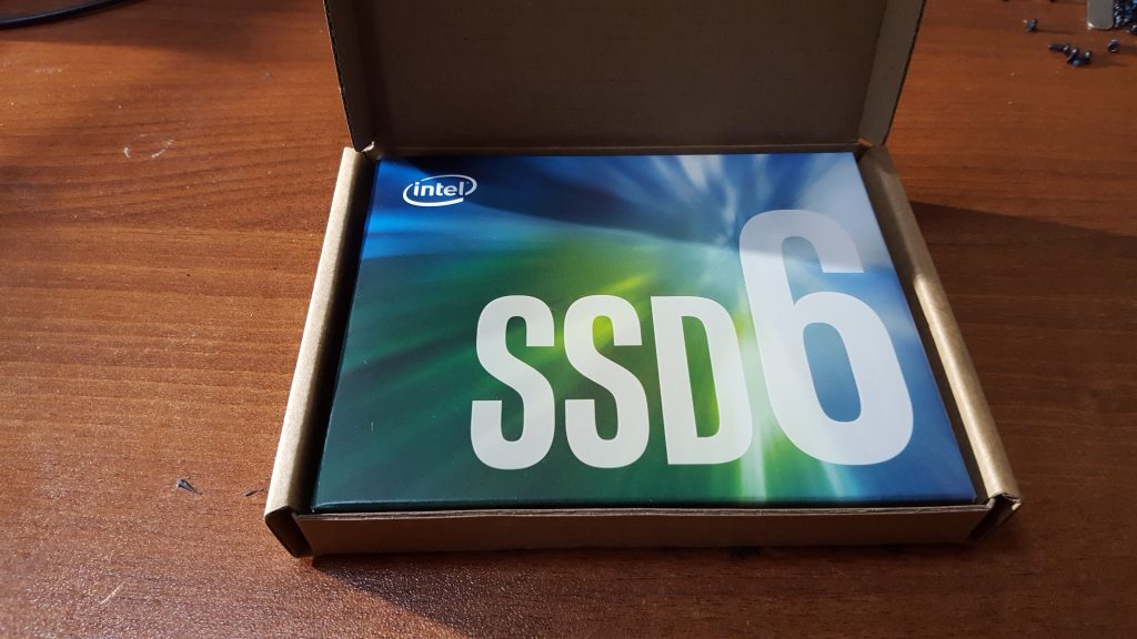 Устанавливаем SSD Intel в Macbook Air Устанавливаем SSD Intel в Macbook Air