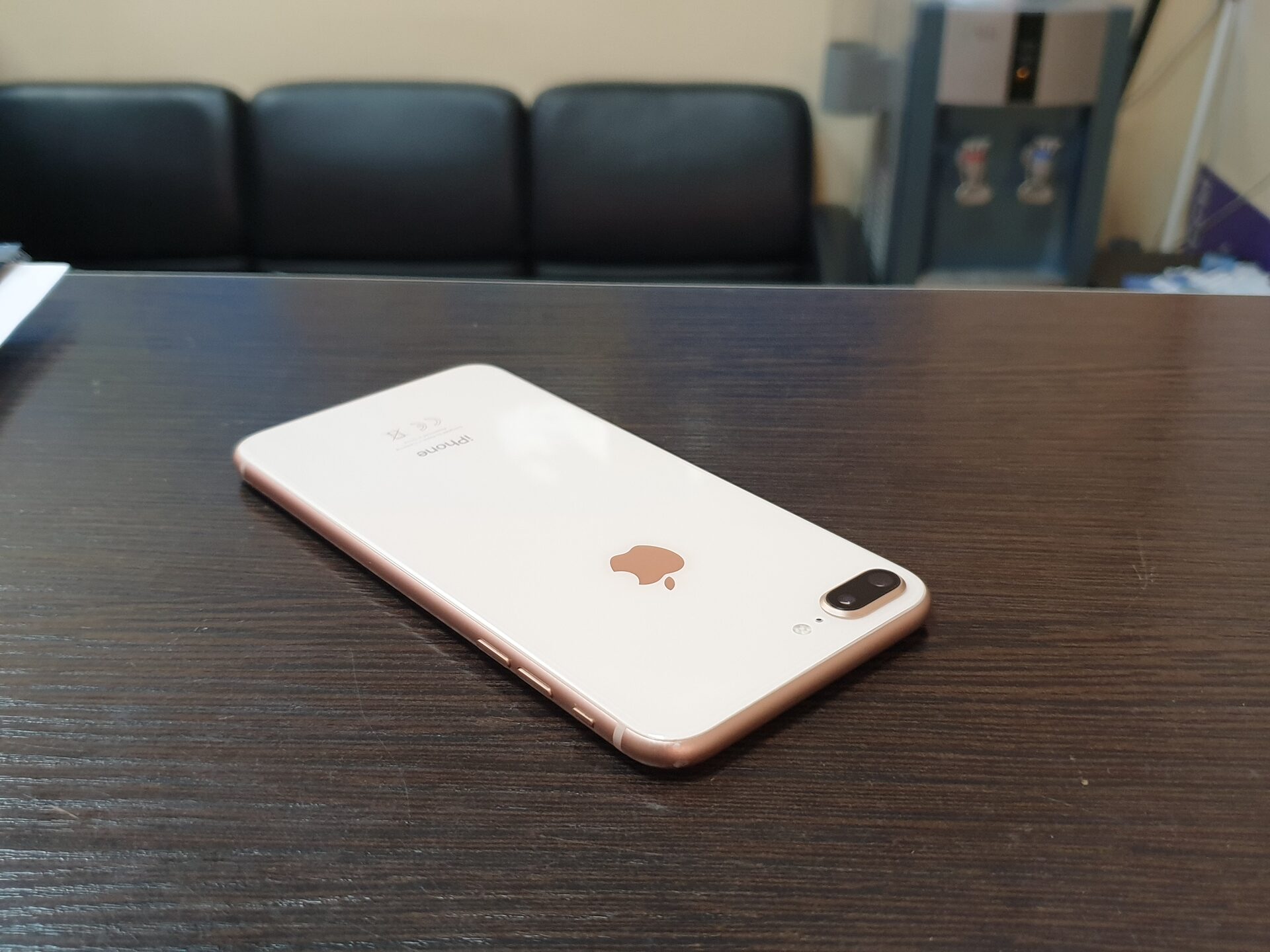 Заднее стекло iPhone 8 Plus