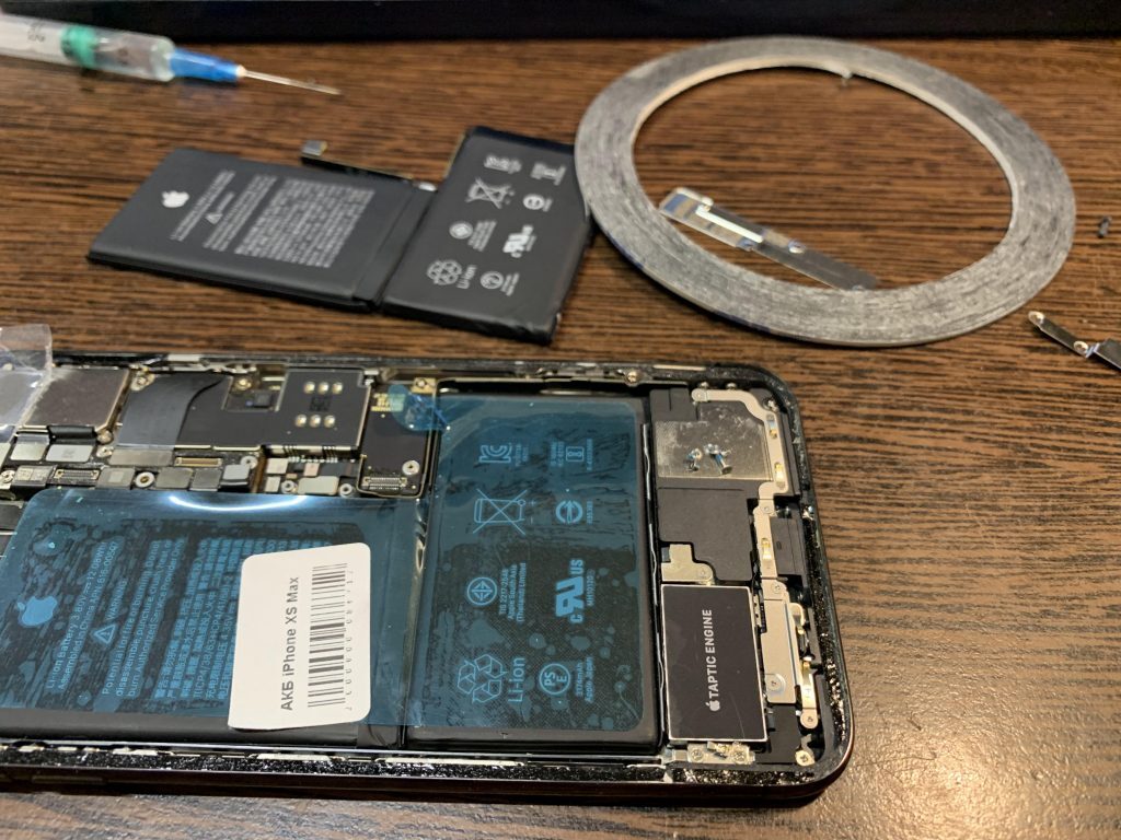 Замена батареи Айфона Xs max